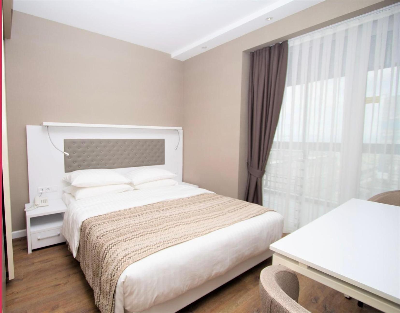 Alliance Palace Aparthotel By Marriott 巴统 外观 照片